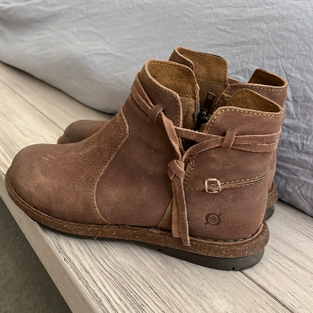 Born boots brown size 9